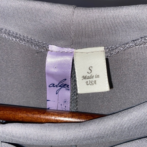 Alya Gray Women's Top with Crisscross Detail - Small - Picture 4 of 6